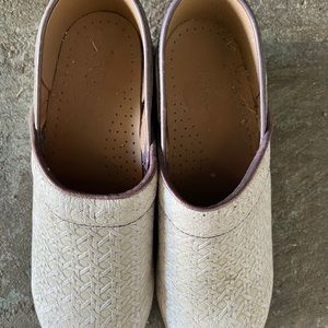 Sanita clogs